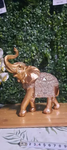 Elefante dourado poliresina 