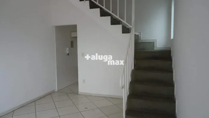 Apartamento de dois quartos com garagem