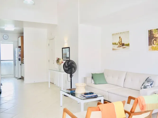 Locação | 141 m², Semi mobiliado, Sacada com churrasqueira, 3 quartos e 3 vagas - Praia Br