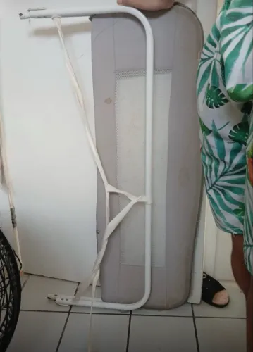 Grade de proteção removível para cama infantil