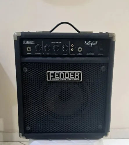 Amplificador de Baixo Fender Rumble 15 Caixa Cubo