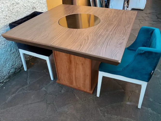 Mesa com 2 cadeiras