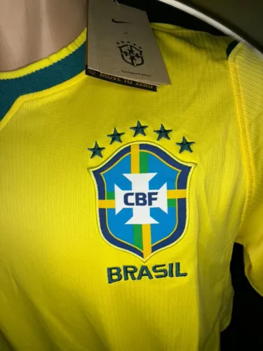 Camisa do Brasil amarela