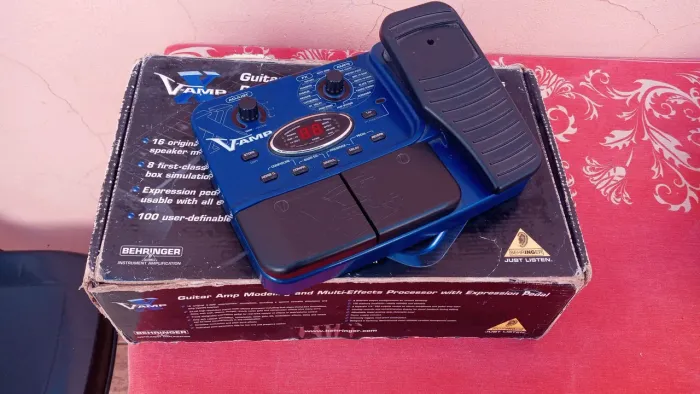 Pedaleira Behringer V Amp (aceito trocas)