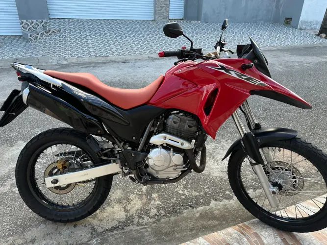 Vendo uma moto XRE 300 Honda