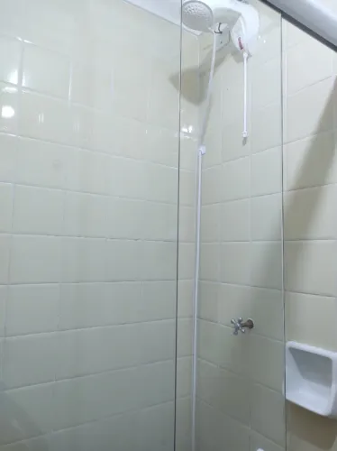 Quarto Individual com Banheiro Privativo em Apartamento no Centro de Florianópolis