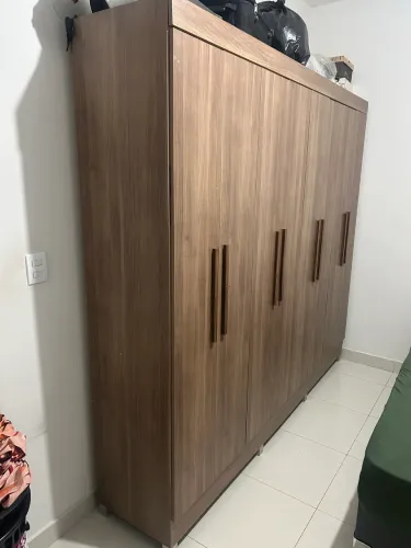 Guarda roupa 8 portas 