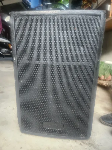 Vendo caixa ativa Souround 600wa, bivolt, excelente performance em qualquer espaço.
