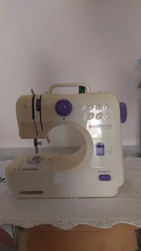 Máquina de Costura Cadence Petit Coser