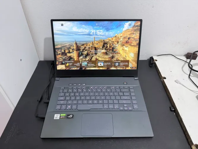 ASUS ROG Zephyrus M15 Gamer - RTX 2070 Max-Q - i7 - 240Hz