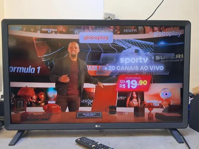 Tv lg 32" smart. Semi nova