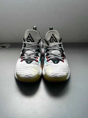 Nike Giannis Immortality 1