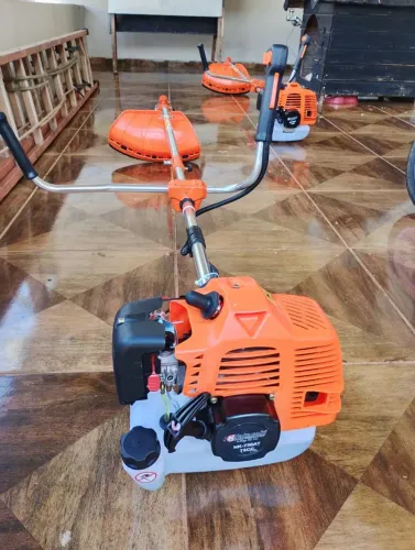 Vendo roçadeira nakasaki 75 cc