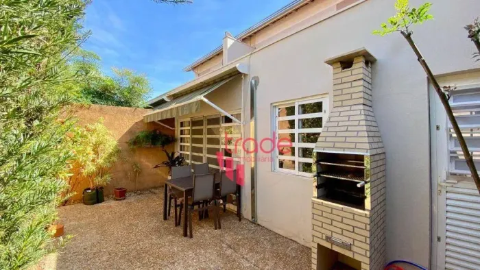 Casa em Condomínio Fechado à Venda de 03 Quartos no Bairro Vila do Golf em Ribeirão Preto