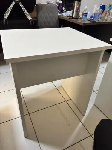 Mesa MDF reforçada 0,70 x 0,60. 0,75cm de altura. Tenho 4 disponíveis