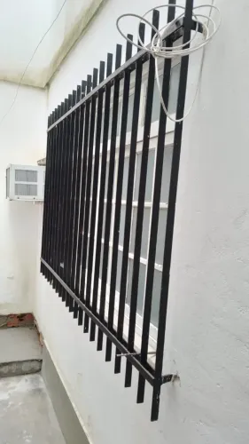Grade em chapa reta para janela