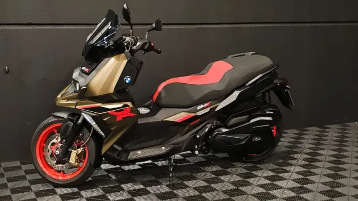 C 400 X PLUS 2025 Marrom