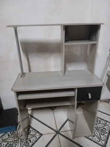 Linda Mesa computador