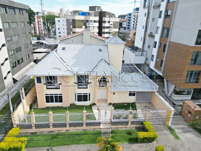 Casa comercial ou residencial para alugar no Alto da Gloria, Centro, Curitiba - PR | Confi