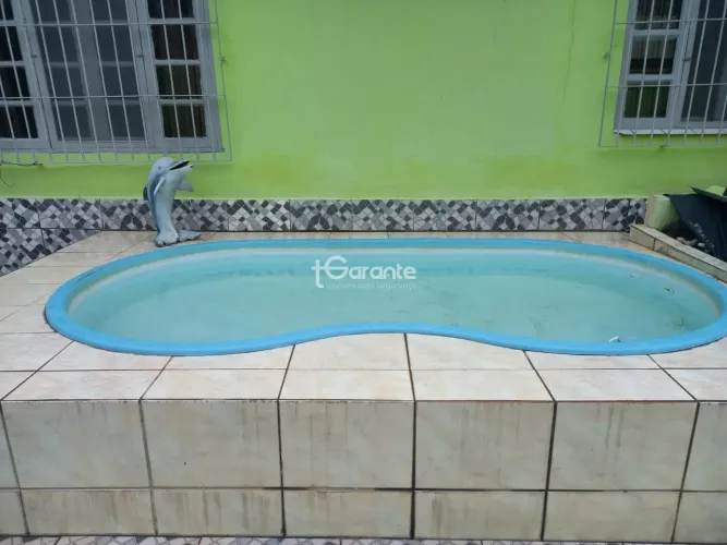 Casa à venda de 271m² com 2 quartos, 6 vagas e piscina em Itanhaém