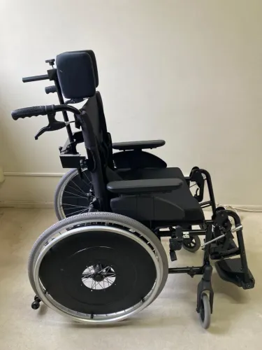 Cadeira De Rodas Alumínio Dobrável e Reclinável 48L 45C 50A MA3R Ortomobil 150kg