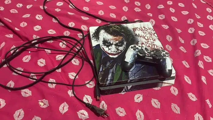 Vende-se ps4 de 500 gigas 