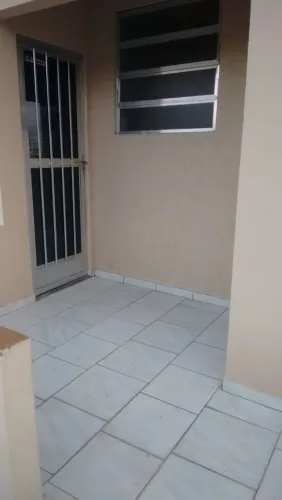 Alugo apartamento na 25 de Agosto
