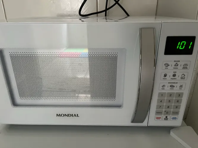 Microondas semi novo : apenas 2 meses de uso.