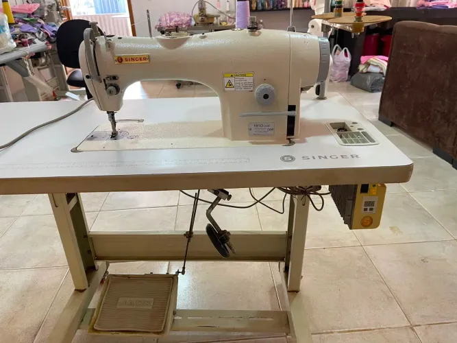 vende se máquina de costura reta Singer direct drive