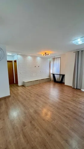 Este encantador apartamento de 2 dormitórios