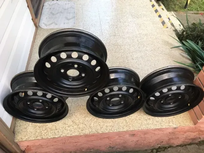 Jogo de rodas de ferro original Nissan