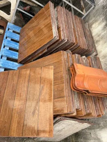 Piso cerâmico estilo madeira - ótimo estado - várias peças