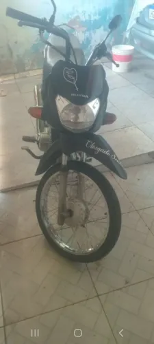 Vendo uma moto pop nova 110Oi terceiro dono 