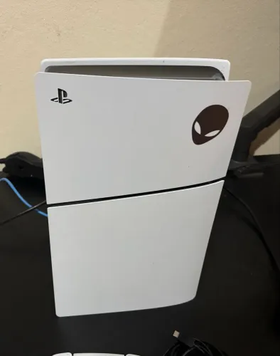 PS5 Slim 825 GB