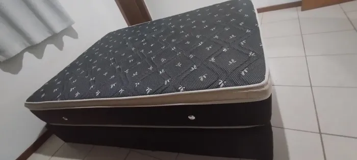 Cama box com colchão 