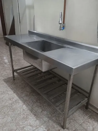Pia industrial 1,60m com cuba central - Pouco Uso