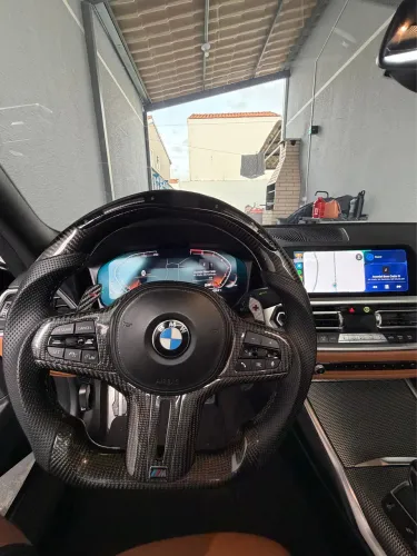 Volante personalizado BMW de Carbono