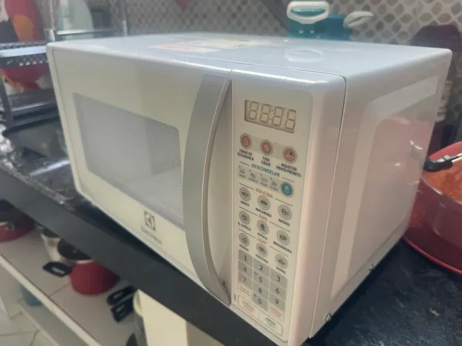 Microondas Eletrolux novo