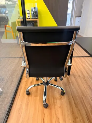 Cadeira executiva preta/cromada