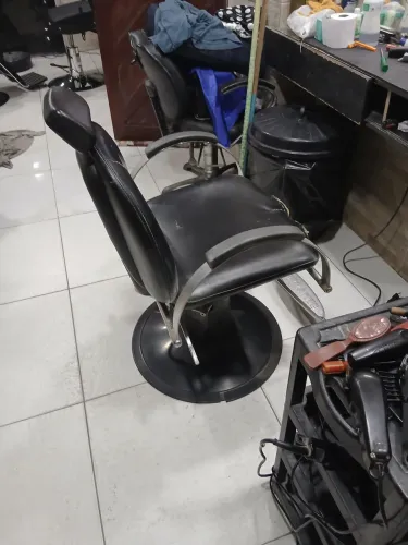 Cadeira de barbearia ferrante reclinavel e hidráulica