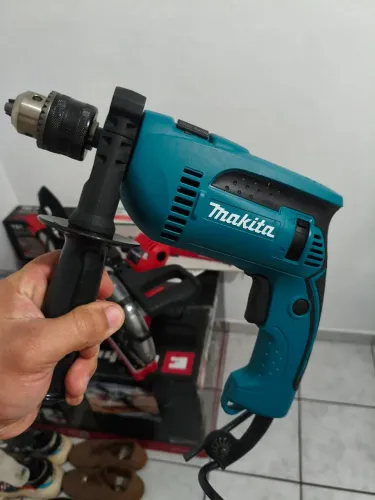 Furadeira makita