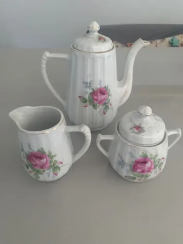 Lindo conjunto de porcelana relíquia