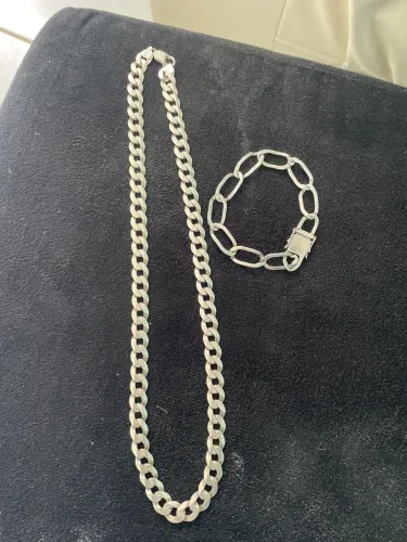 VENDO CORRENTE E PULSEIRA DE PRATA.