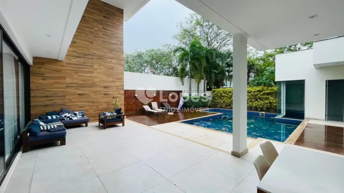 Lopes Enjoy Vende Casa com 5 quartos, sendo 5 suítes, e 746m2 na Barra da Tijuca.
