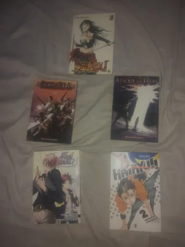 Desapego 5 Mangás todos por 55 aceito ofertas pra abaixar o preço Haikyuu Attack on titan