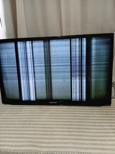 Tv Samsung 32 com defeito na tela mais com som.