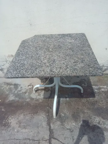 Mesa de granito 70×70