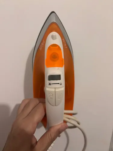 Ferro de passar a vapor