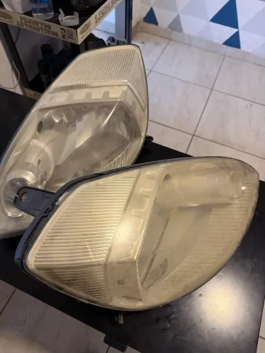Farol Ford ka 2009