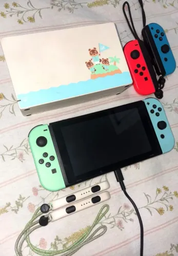 nintendo switch versão limitada animal crossing com 2 pares de joy cons